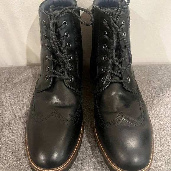 Men's Black Florsheim Renegade Wingtip Boots size 11 - Picture 2 of 5